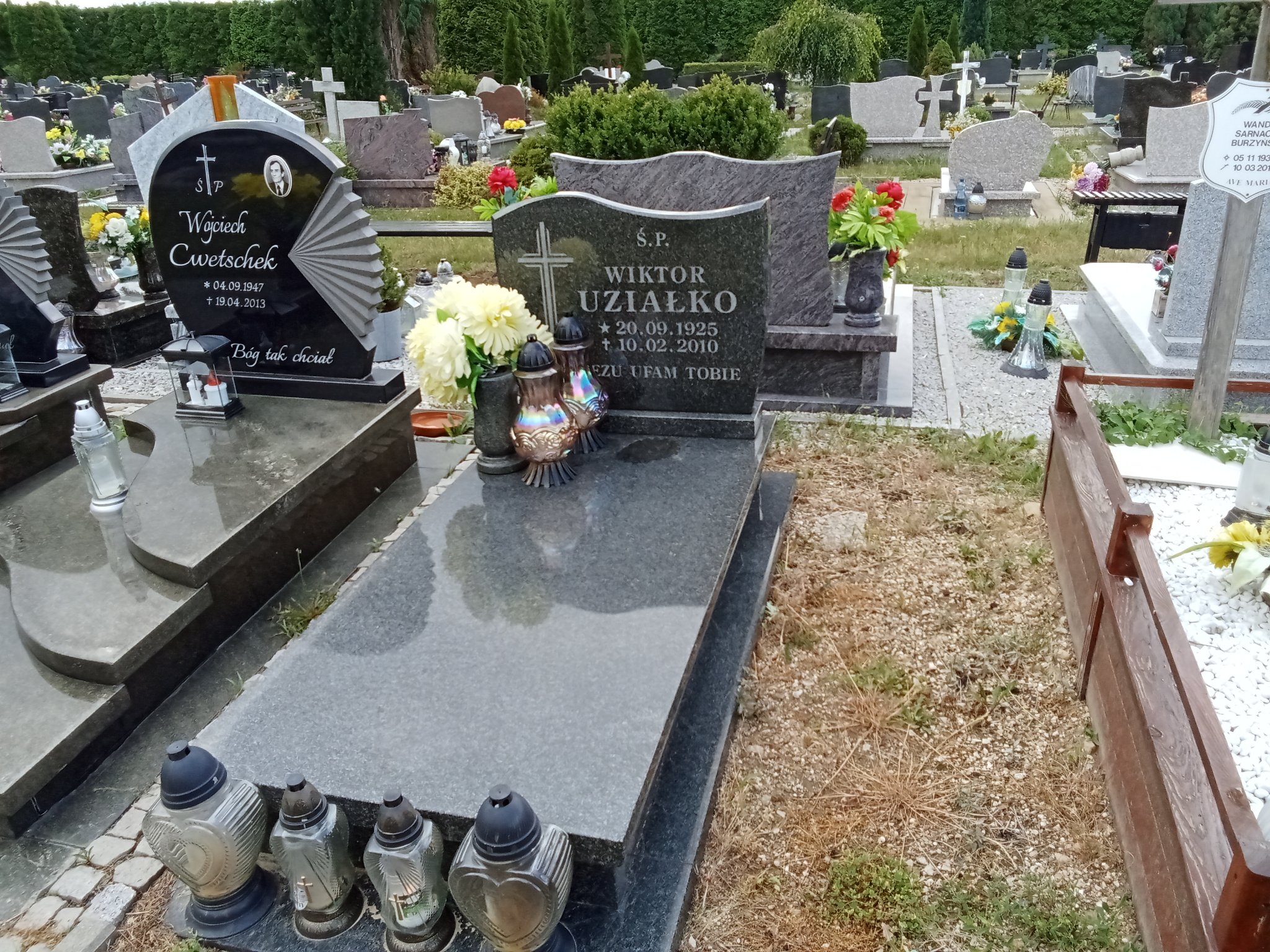 Grób Wiktor Uziałko